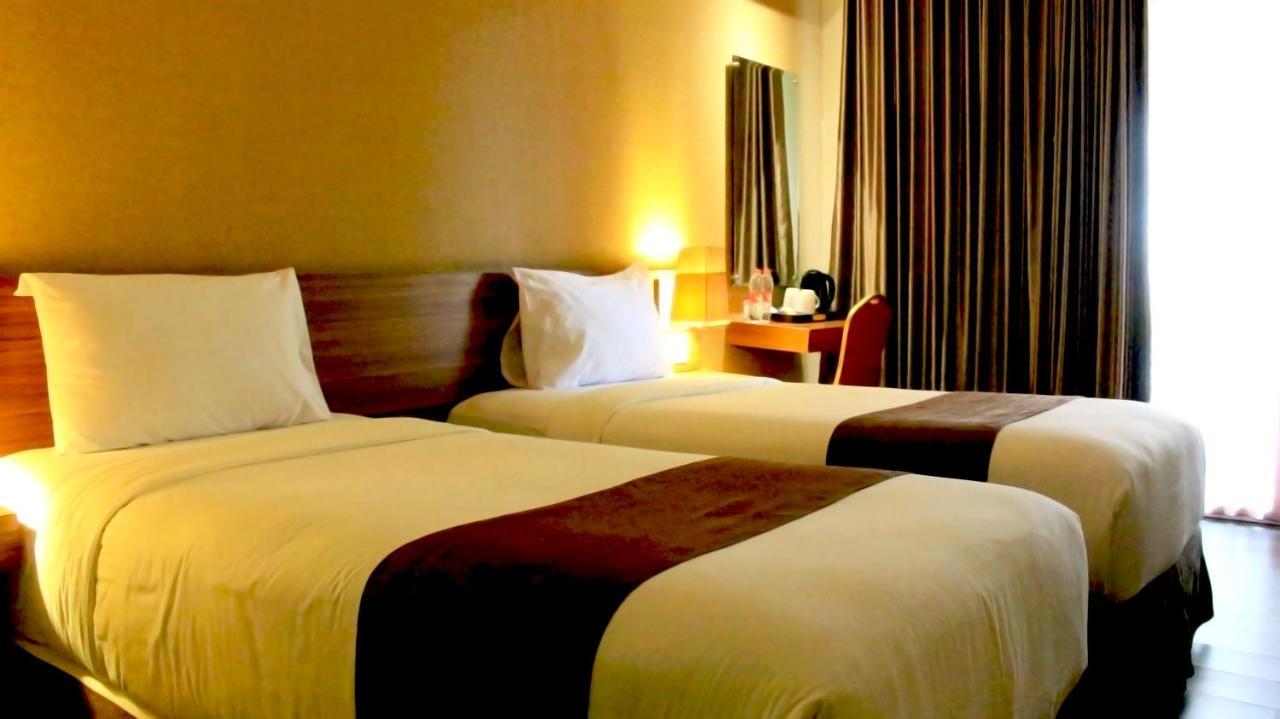 เอช บูทิก โฮเต็ล ย้อกยาการ์ต้า Hotel ยอกยาการ์ตา ภายนอก รูปภาพ