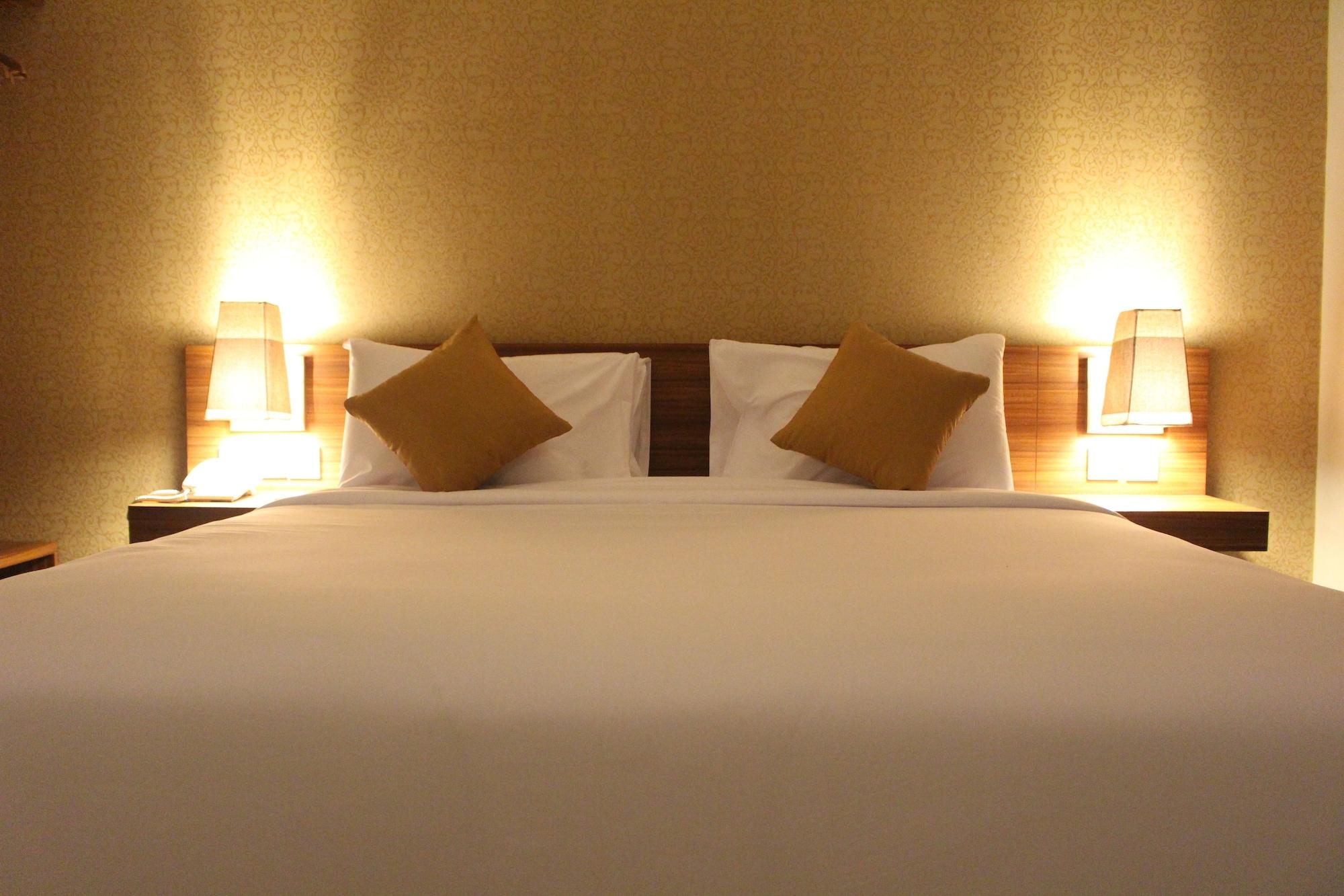 เอช บูทิก โฮเต็ล ย้อกยาการ์ต้า Hotel ยอกยาการ์ตา ภายนอก รูปภาพ